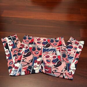 CVG NEW Capri Leggings Size Medium POP ART 
Constantly Varied Gear